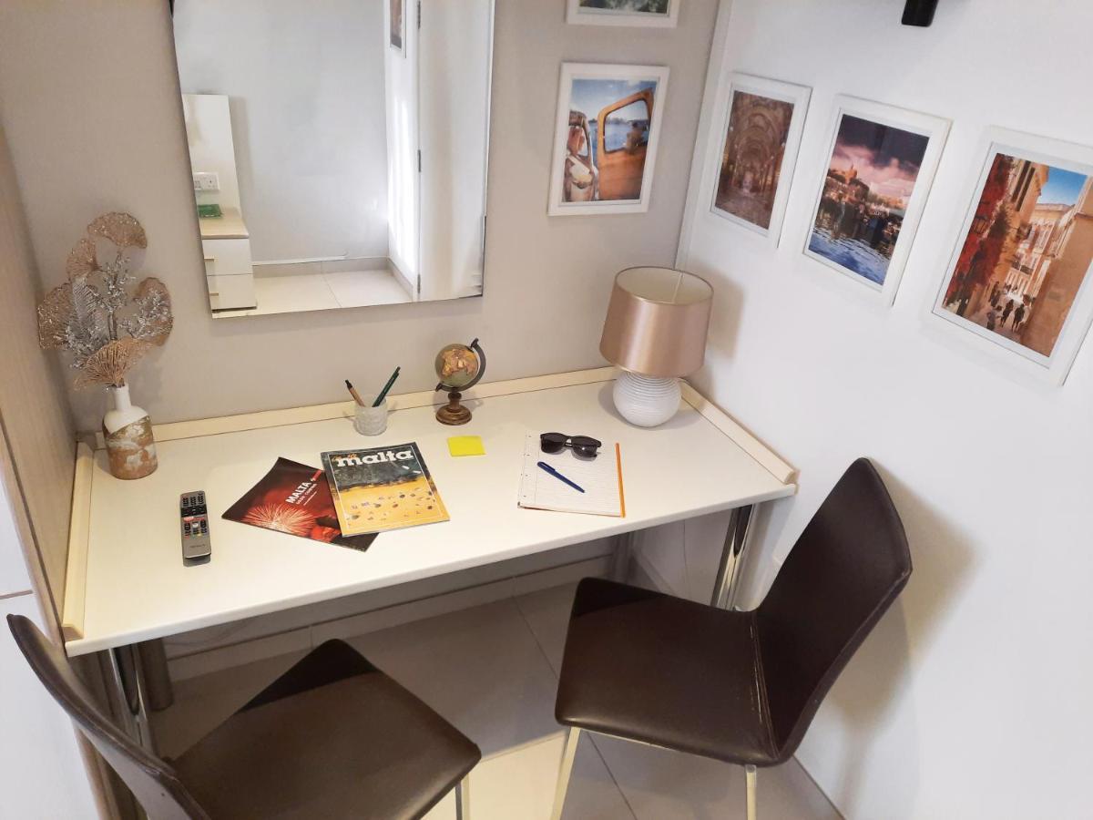Cozy Rooms - Great Bus Connections - Free Parking Mosta Eksteriør billede