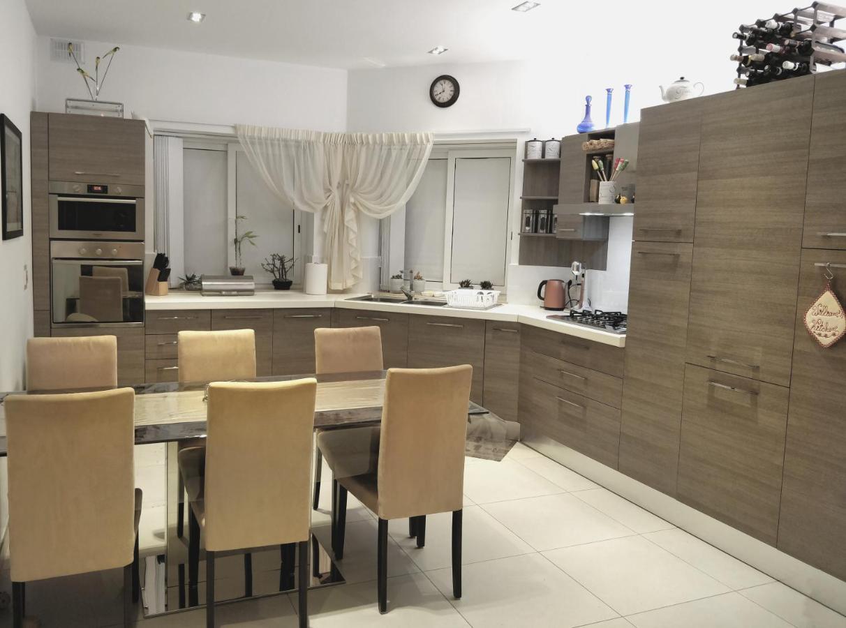 Cozy Rooms - Great Bus Connections - Free Parking Mosta Eksteriør billede